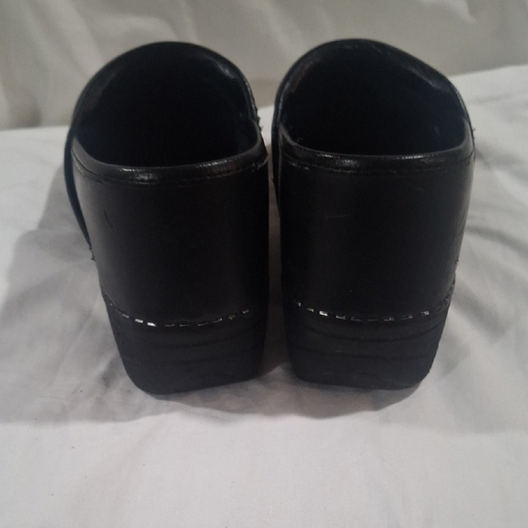Dansko Wome's Black Slip-On Slippers Size 36 - Picture 4 of 10